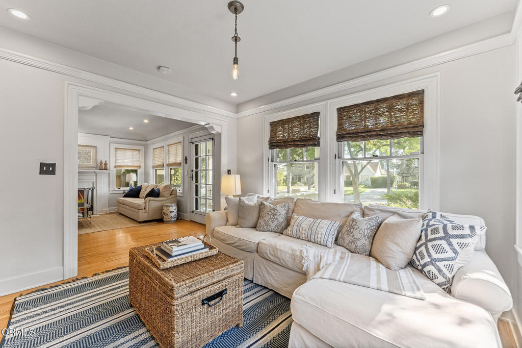 1637 Rose Villa Street Street