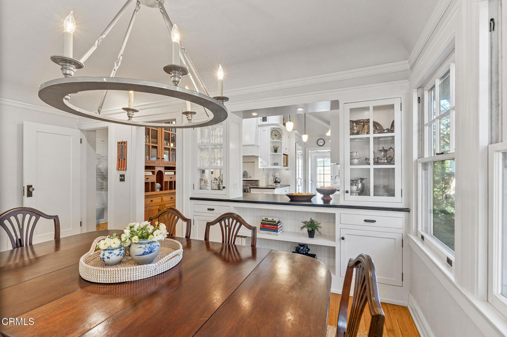 1637 Rose Villa Street Street