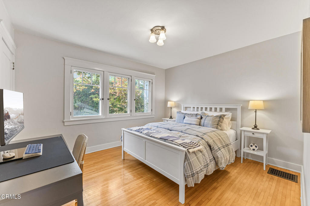 1637 Rose Villa Street Street