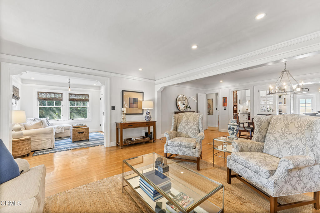 1637 Rose Villa Street Street