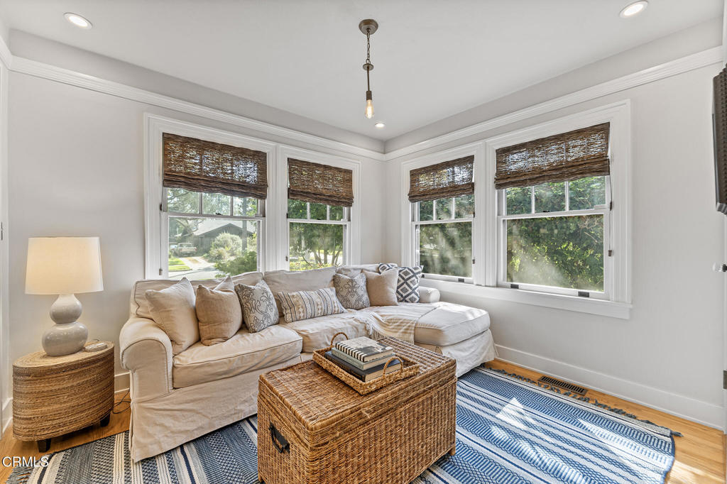 1637 Rose Villa Street Street