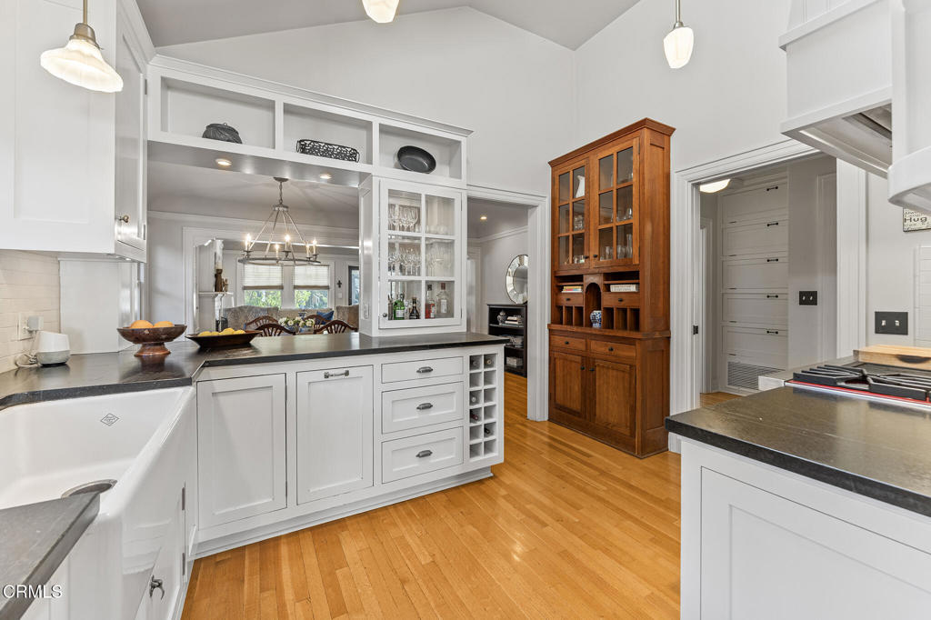 1637 Rose Villa Street Street