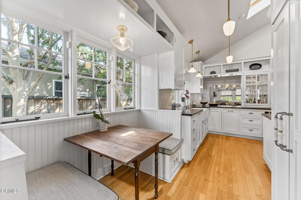 1637 Rose Villa Street Street