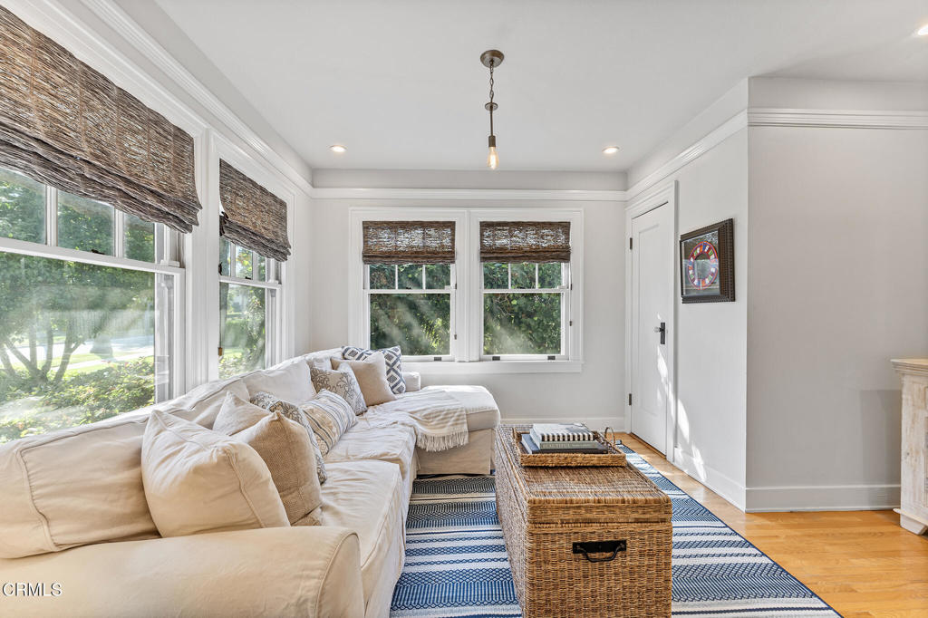 1637 Rose Villa Street Street