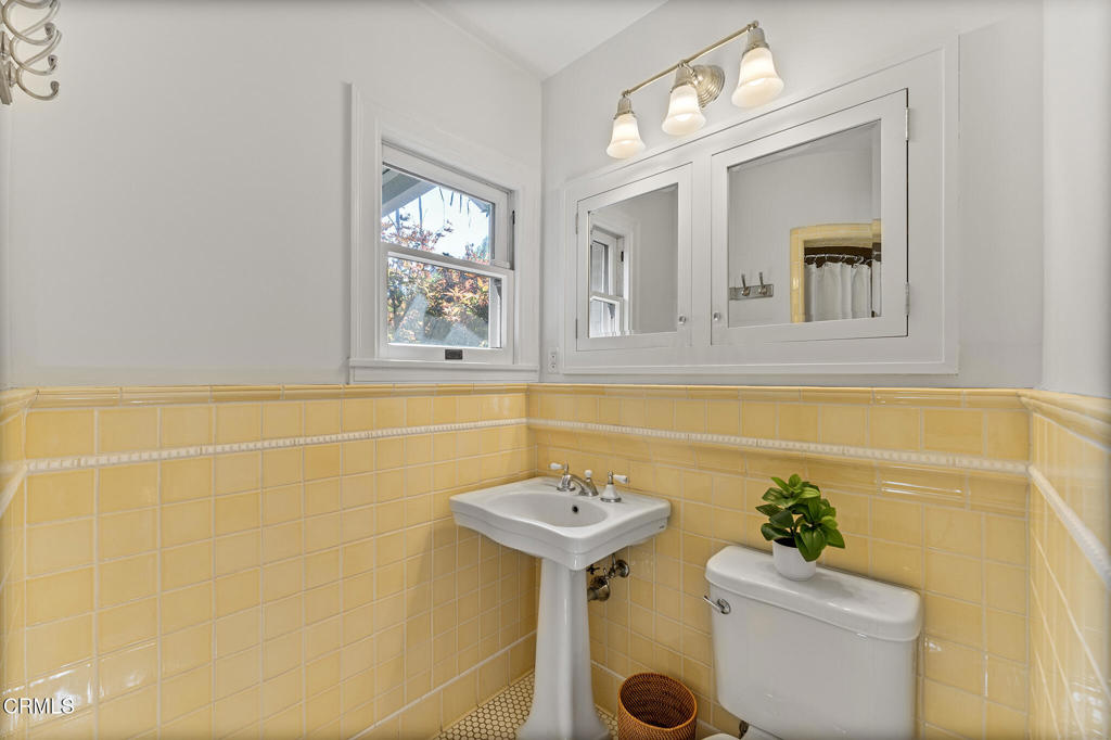 1637 Rose Villa Street Street