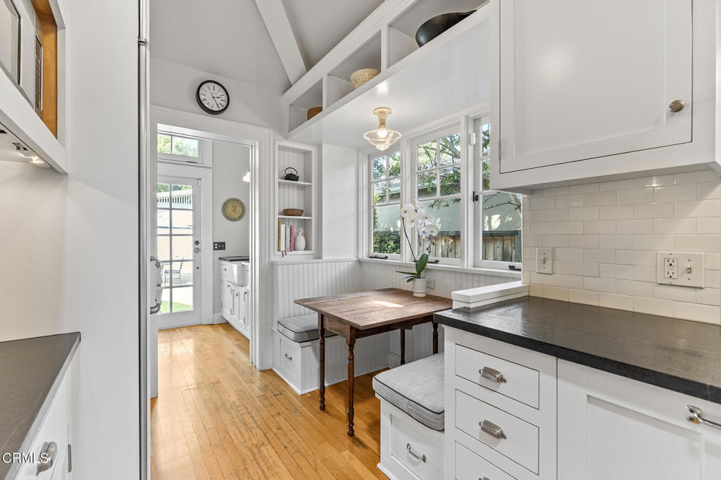 1637 Rose Villa Street Street