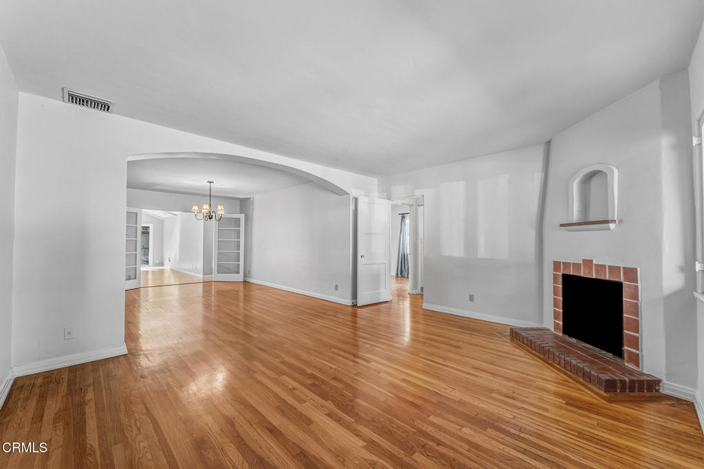 2182 E Dudley Street