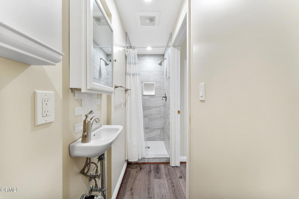 2182 E Dudley Street