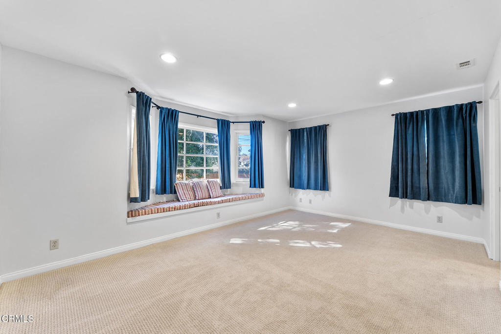 2182 E Dudley Street