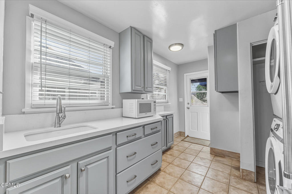 2182 E Dudley Street