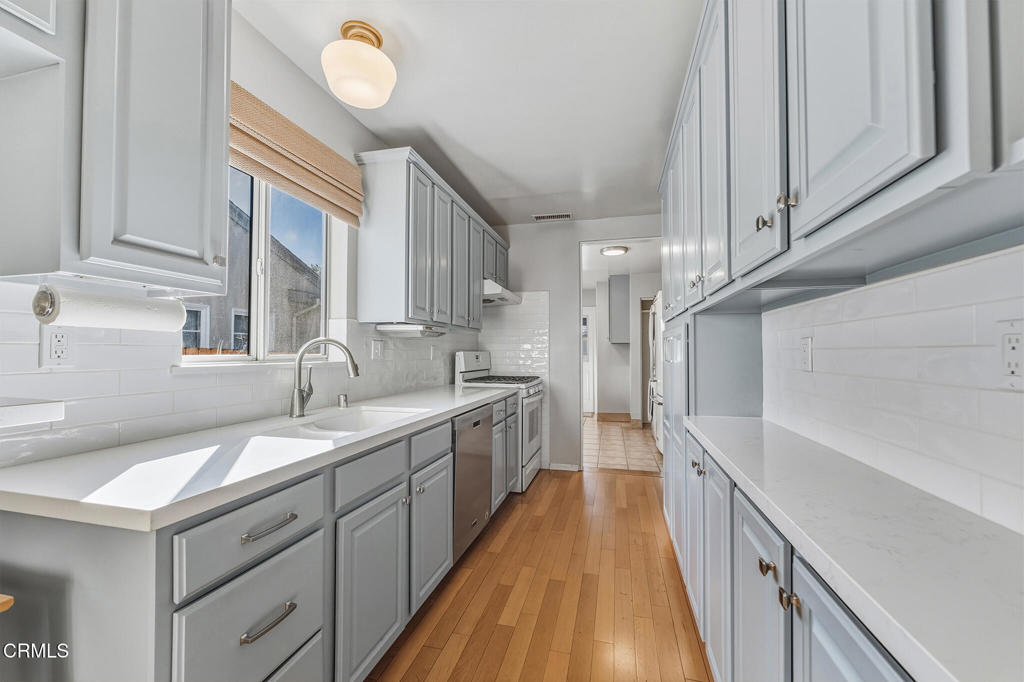 2182 E Dudley Street