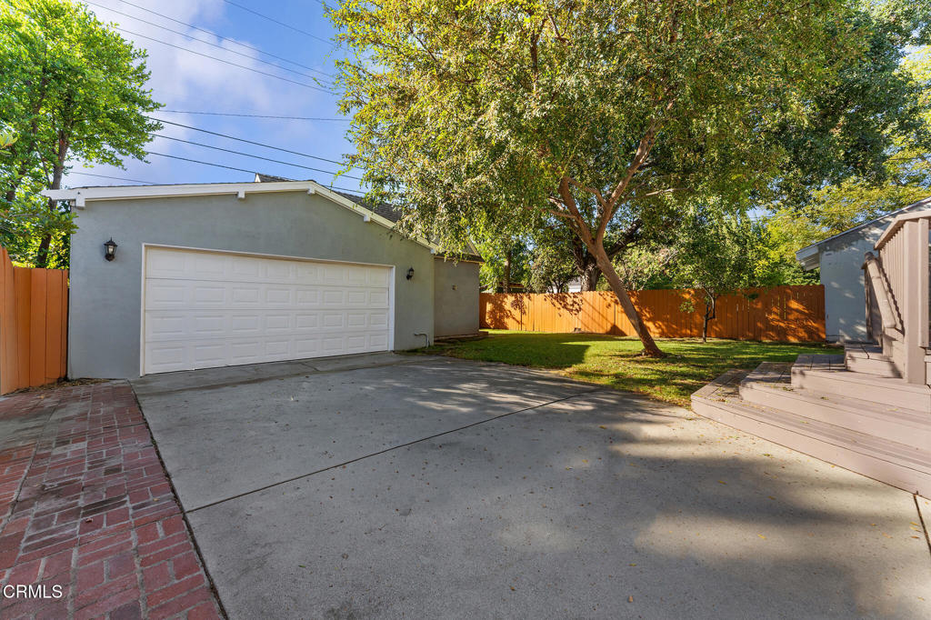 2182 E Dudley Street