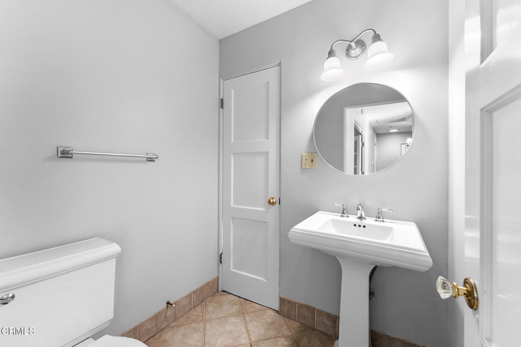 2182 E Dudley Street