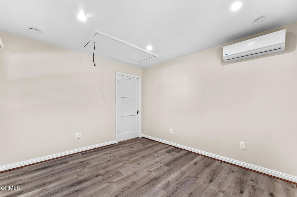 2182 E Dudley Street