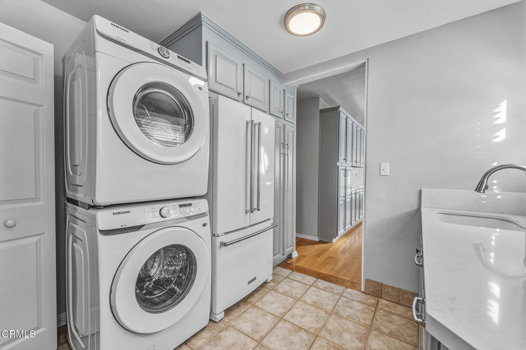 2182 E Dudley Street