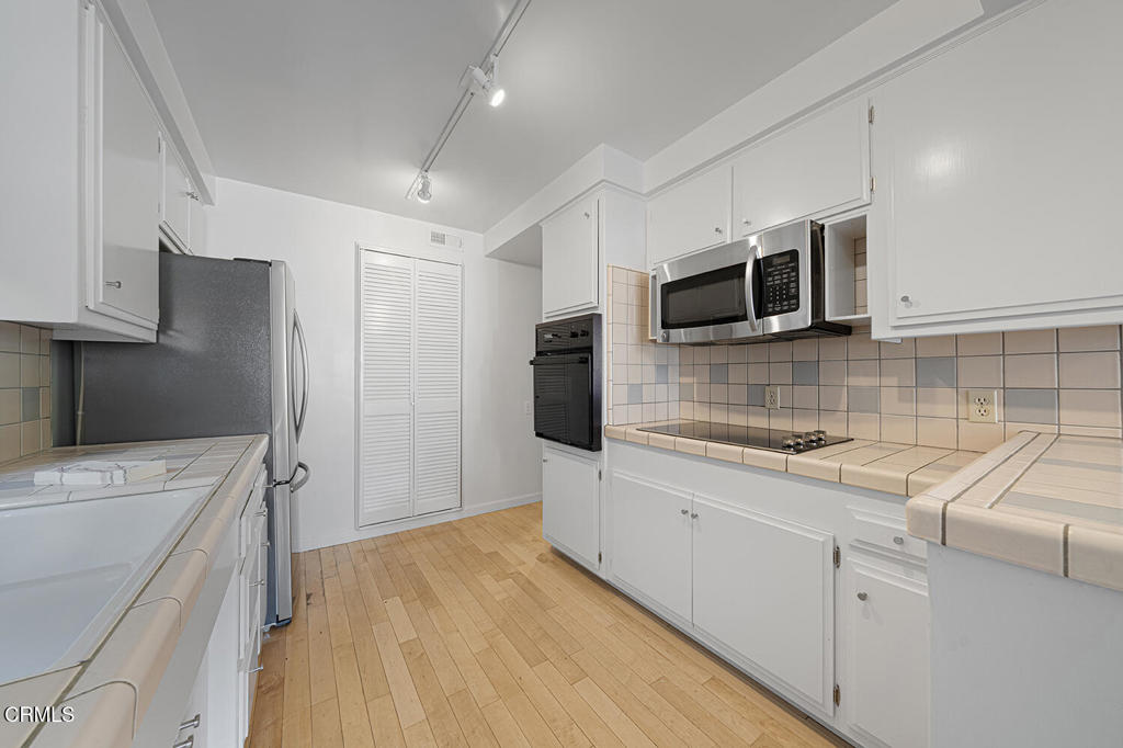389 Cliff Drive 1