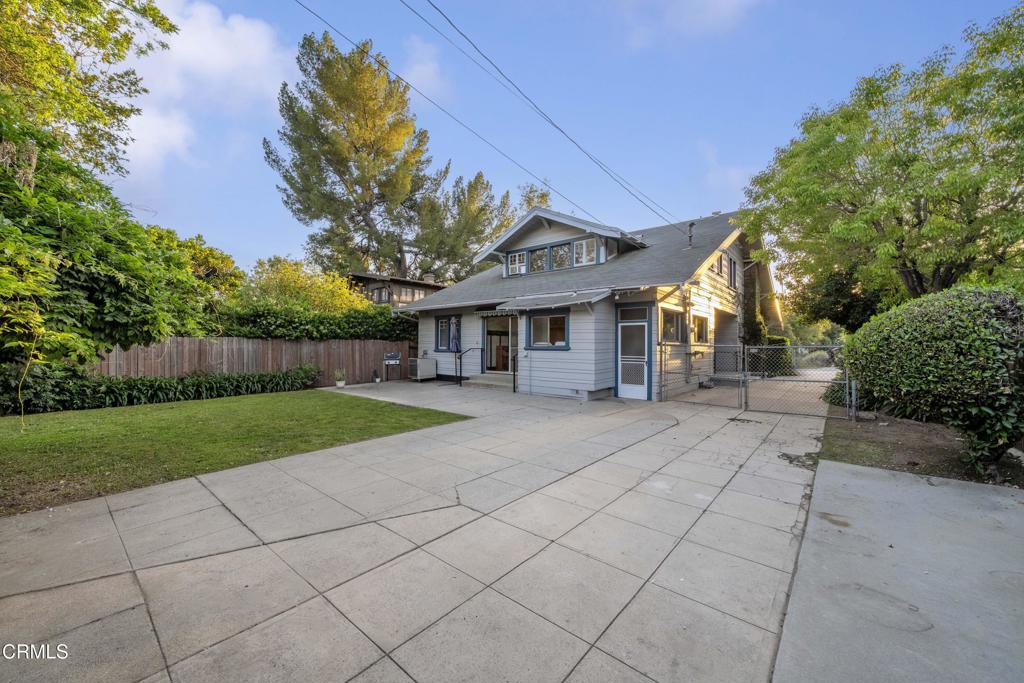 1224 Stratford Avenue