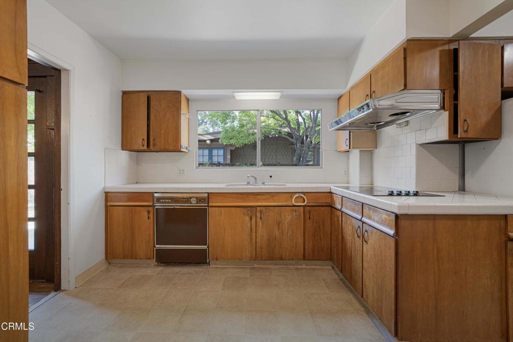 1224 Stratford Avenue