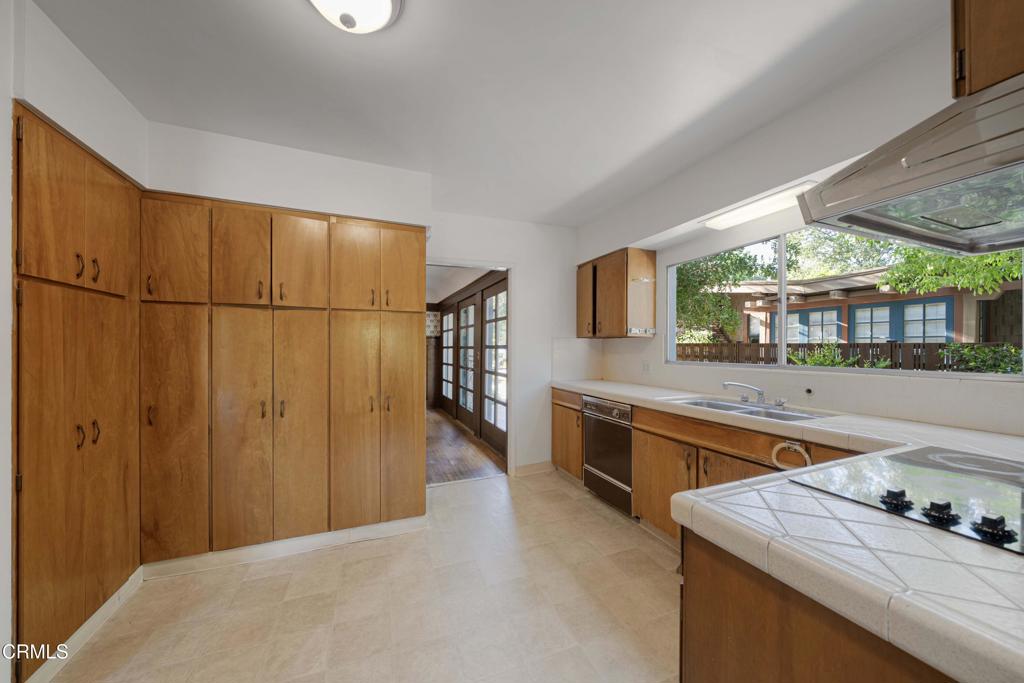 1224 Stratford Avenue