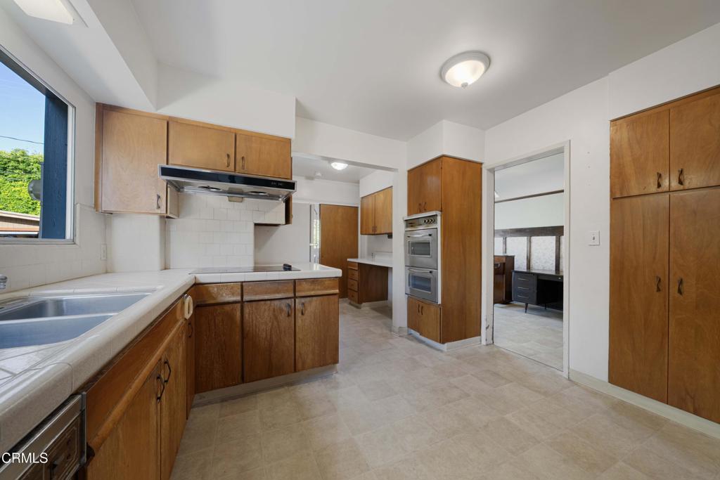 1224 Stratford Avenue