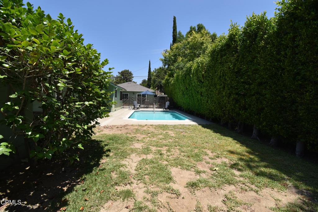 841 W Roses Road