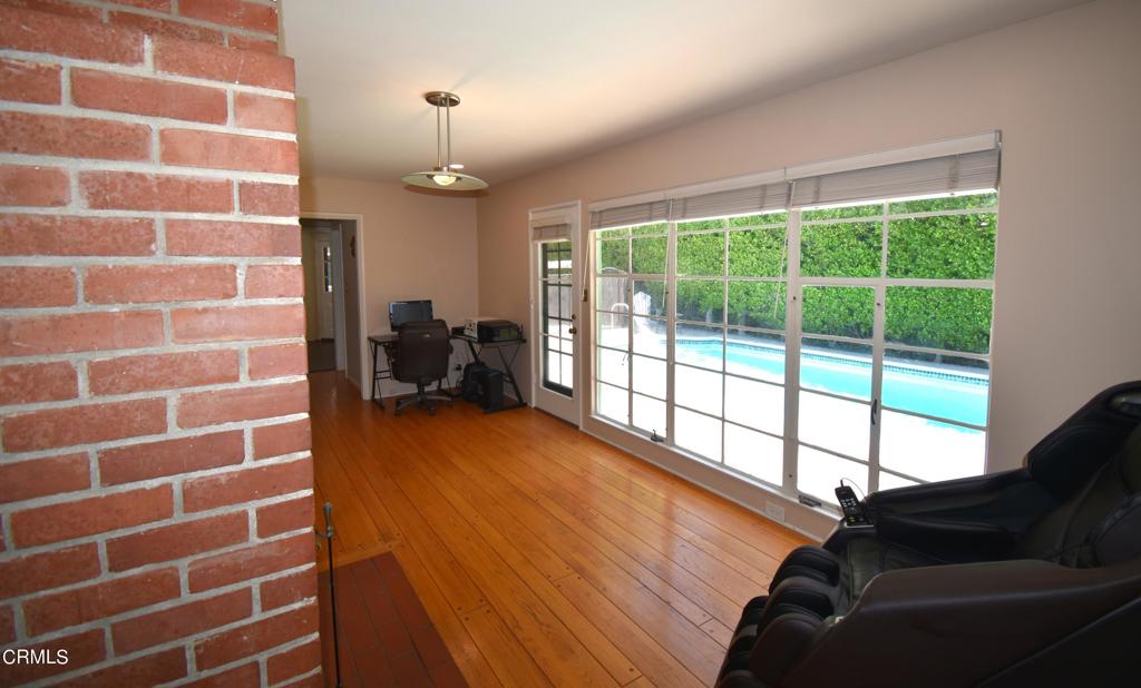 841 W Roses Road