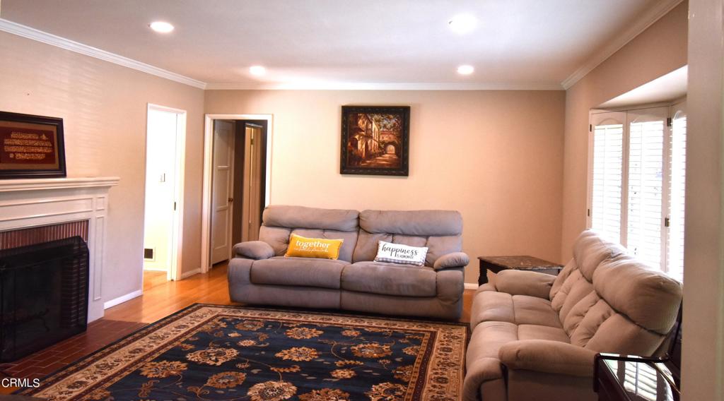 841 W Roses Road
