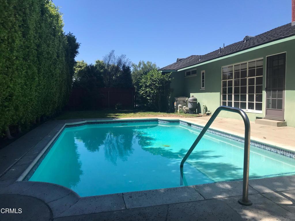 841 W Roses Road