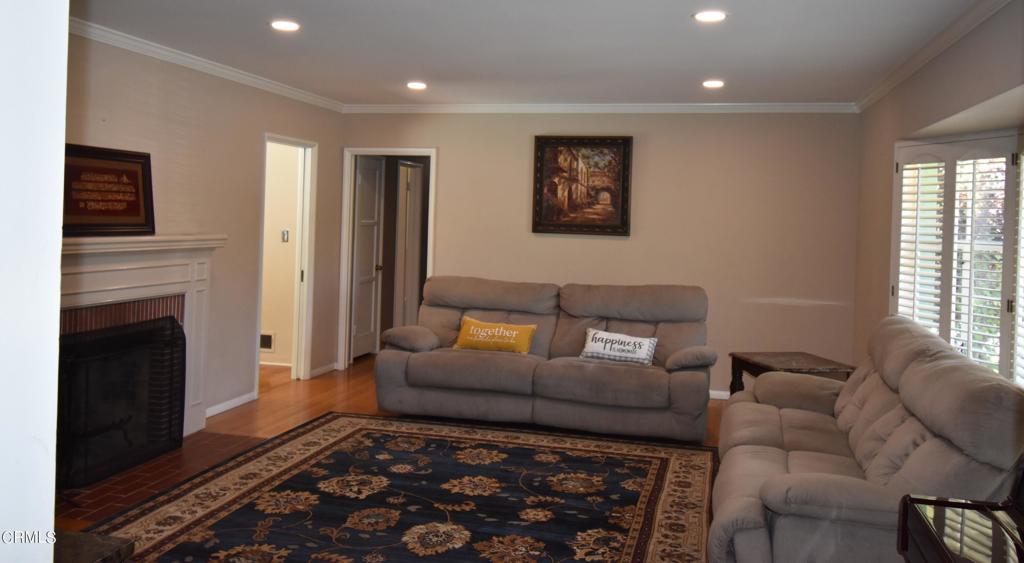 841 W Roses Road
