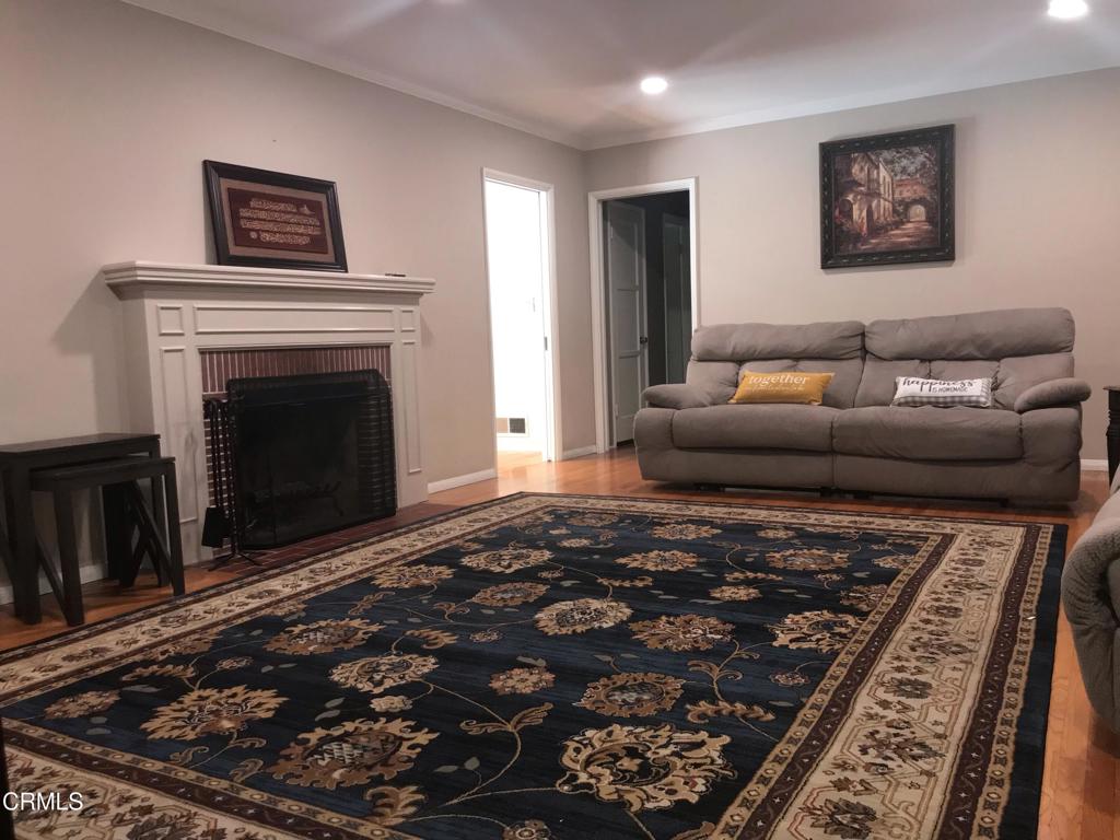 841 W Roses Road