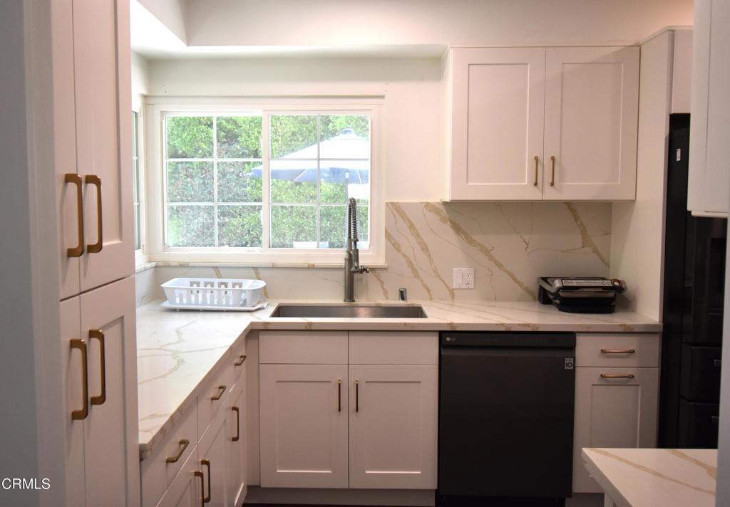 841 W Roses Road