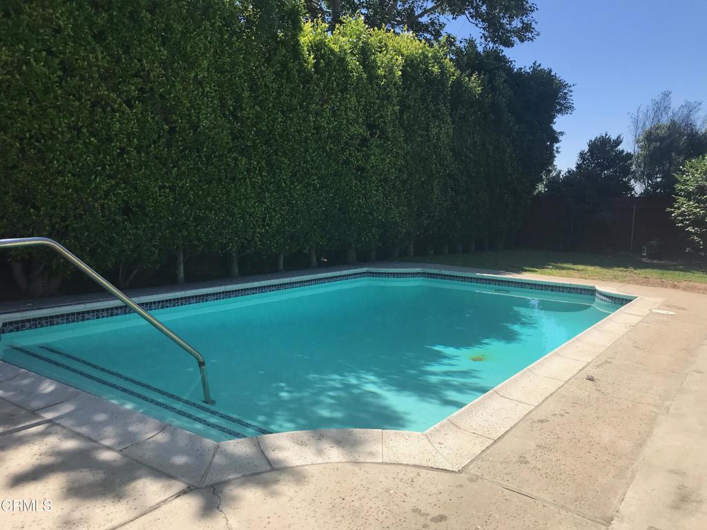 841 W Roses Road