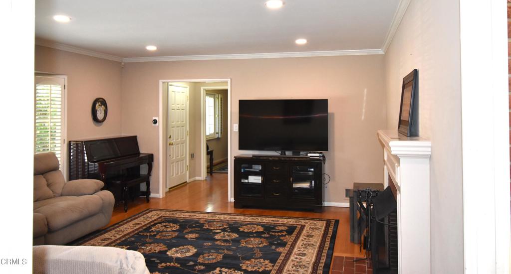 841 W Roses Road