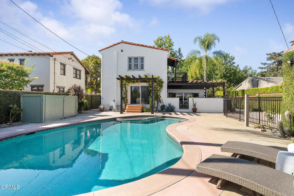620 W Roses Road