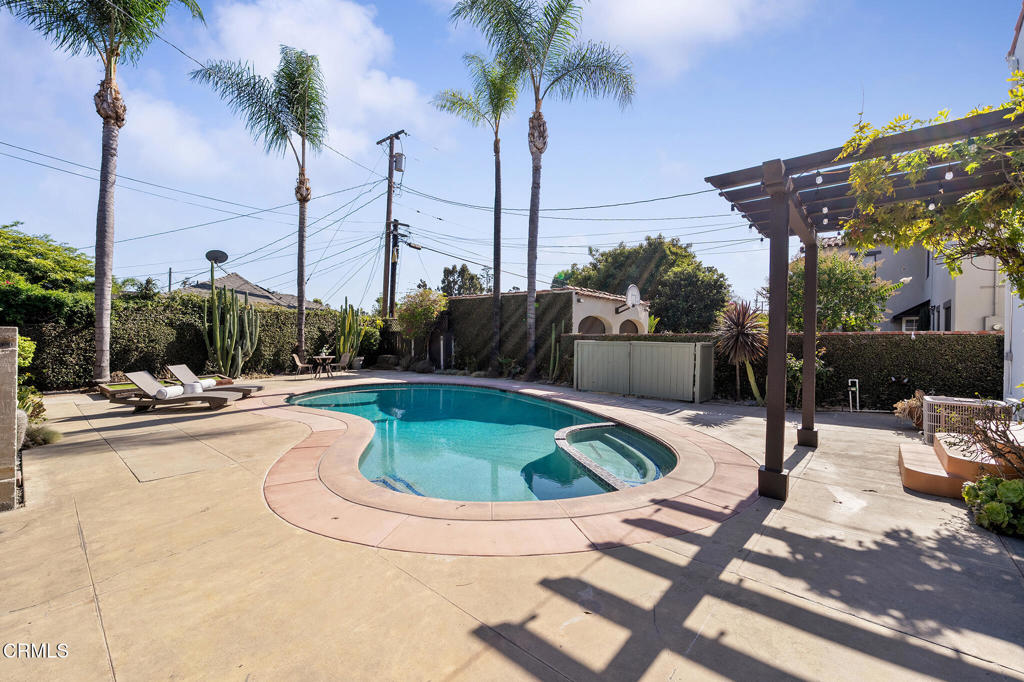 620 W Roses Road
