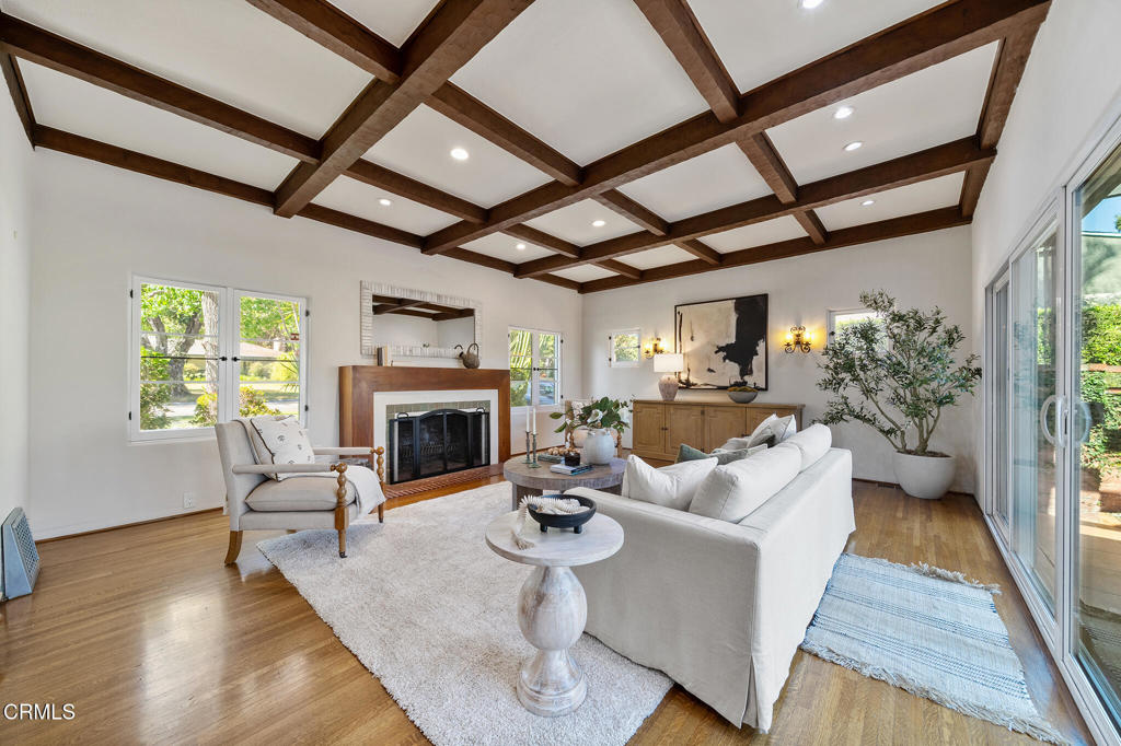 620 W Roses Road