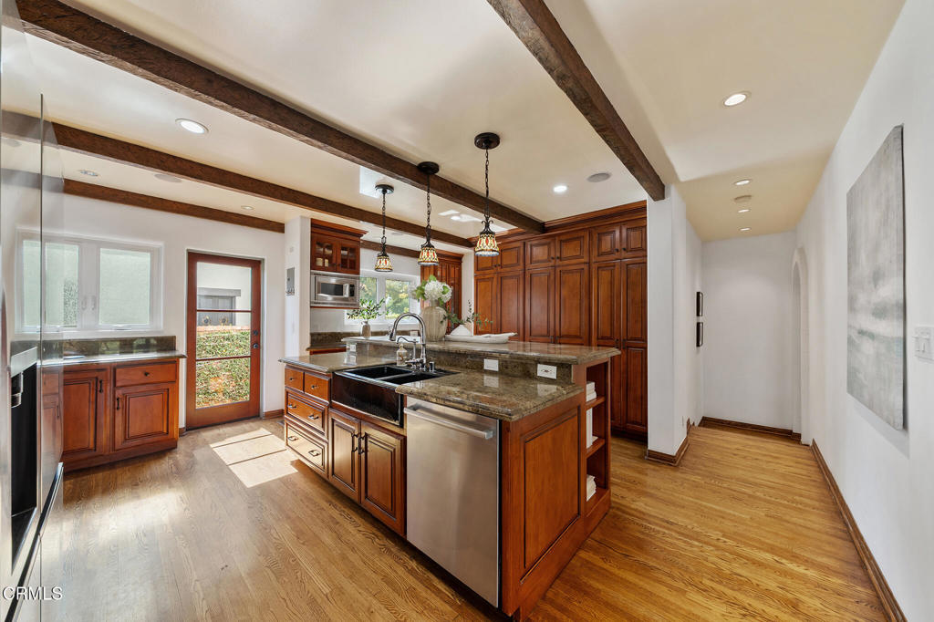 620 W Roses Road