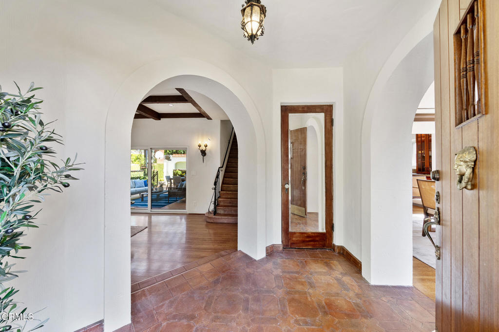 620 W Roses Road