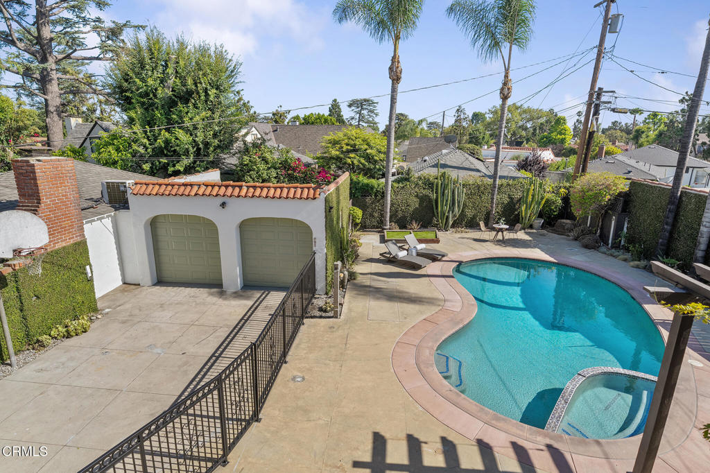 620 W Roses Road