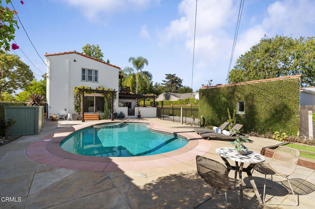 620 W Roses Road