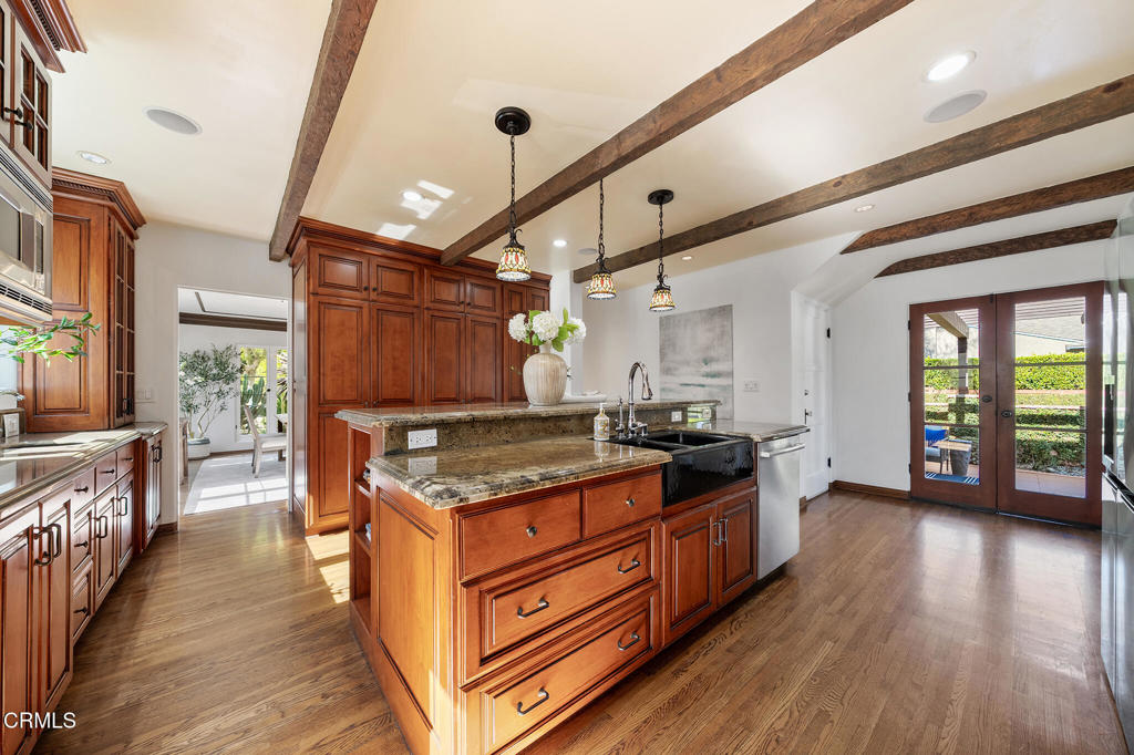 620 W Roses Road