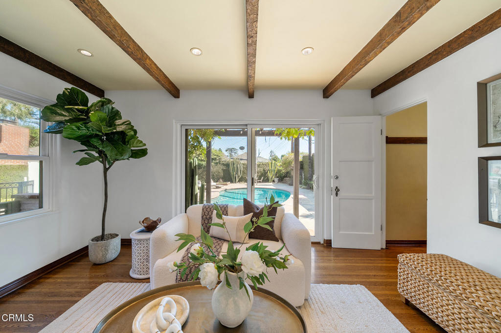 620 W Roses Road