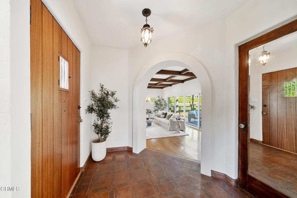 620 W Roses Road
