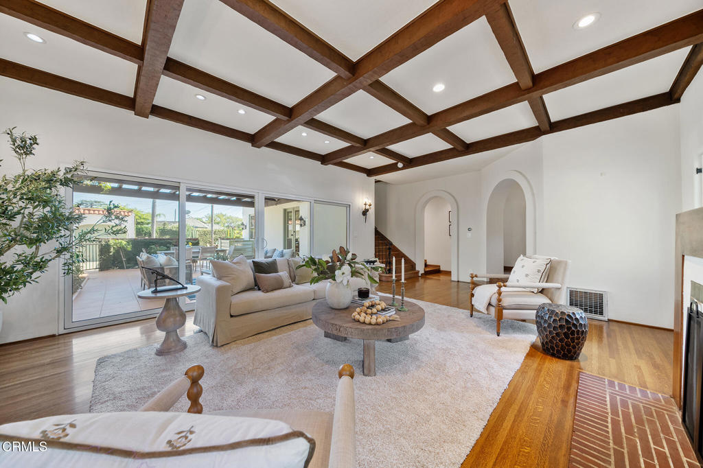 620 W Roses Road