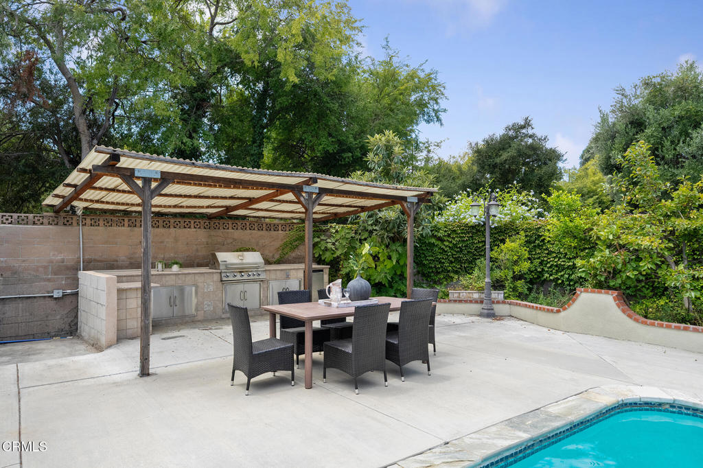 1105 Alhambra Road