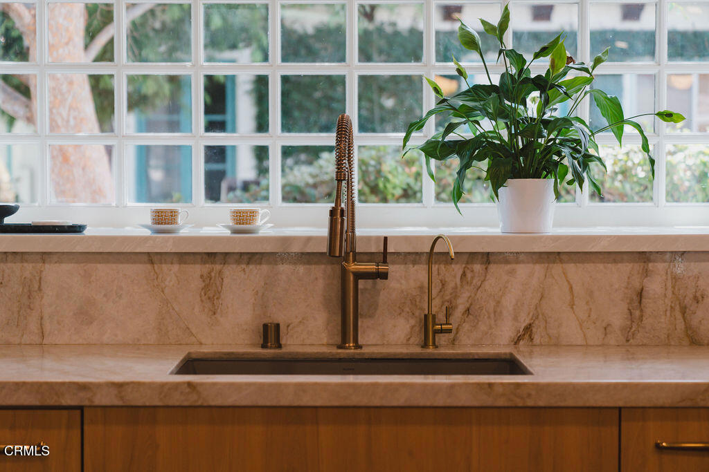 1259 Roanoke Road