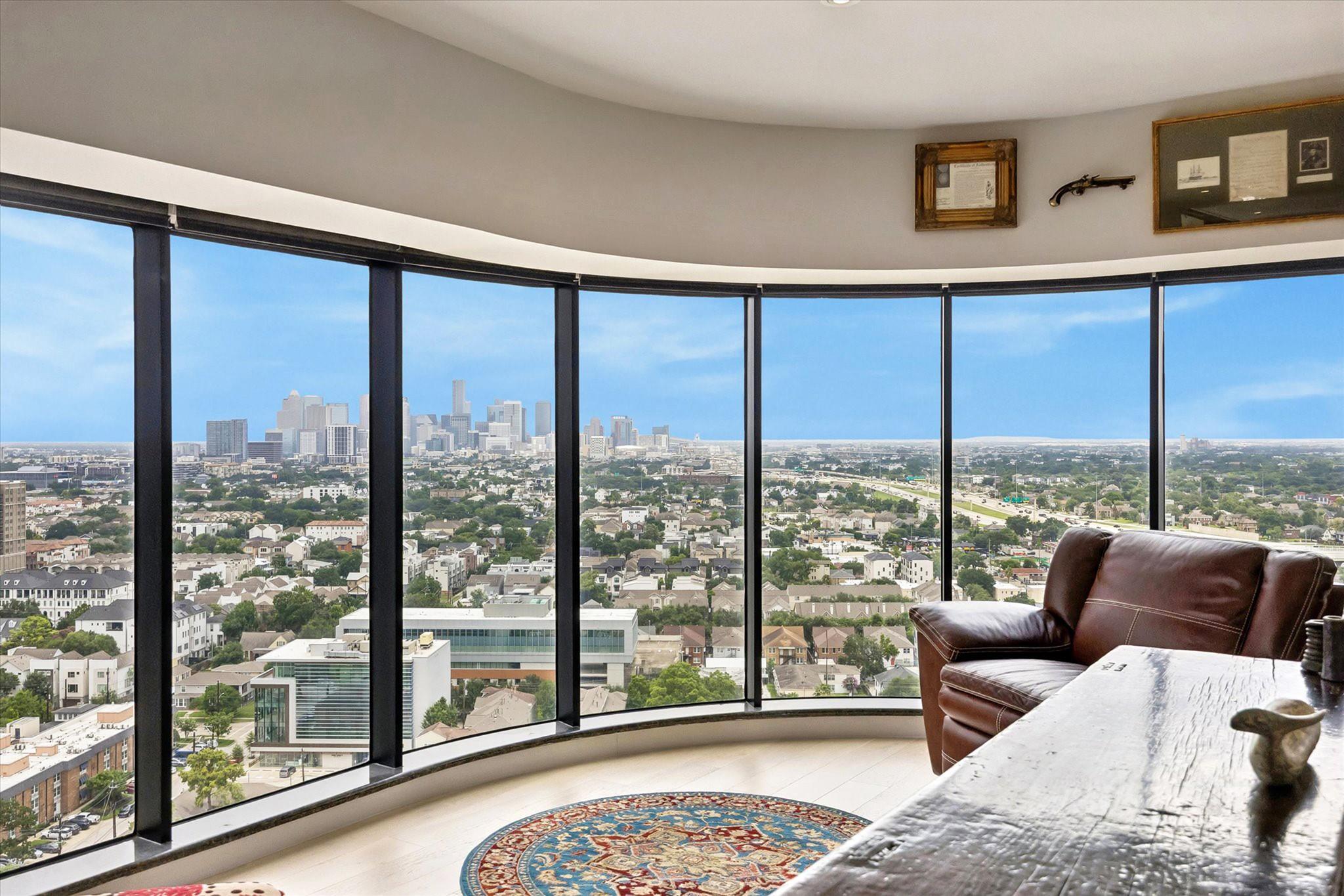 1701 Hermann Drive Unit: 22CE
