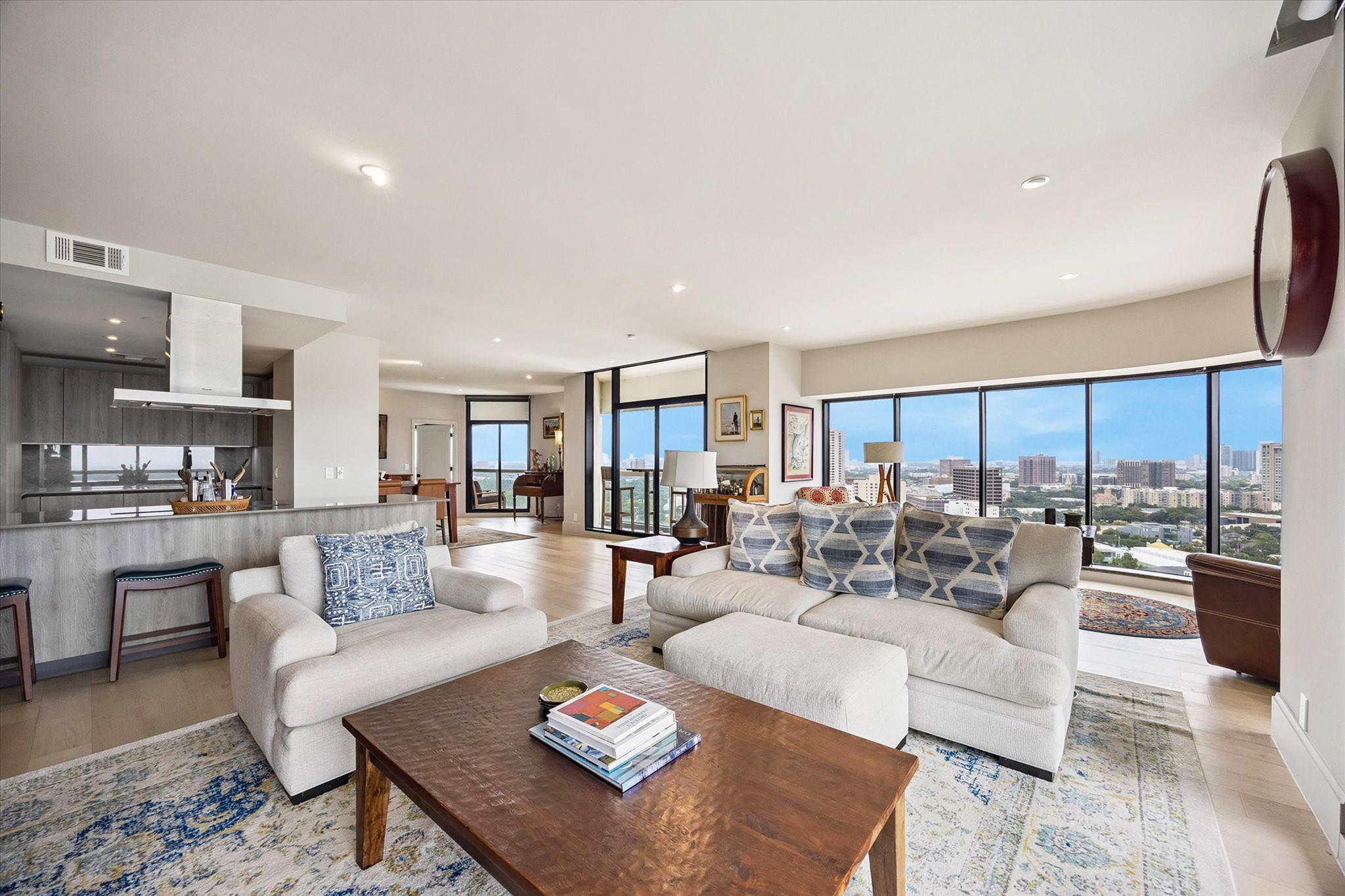 1701 Hermann Drive Unit: 22CE