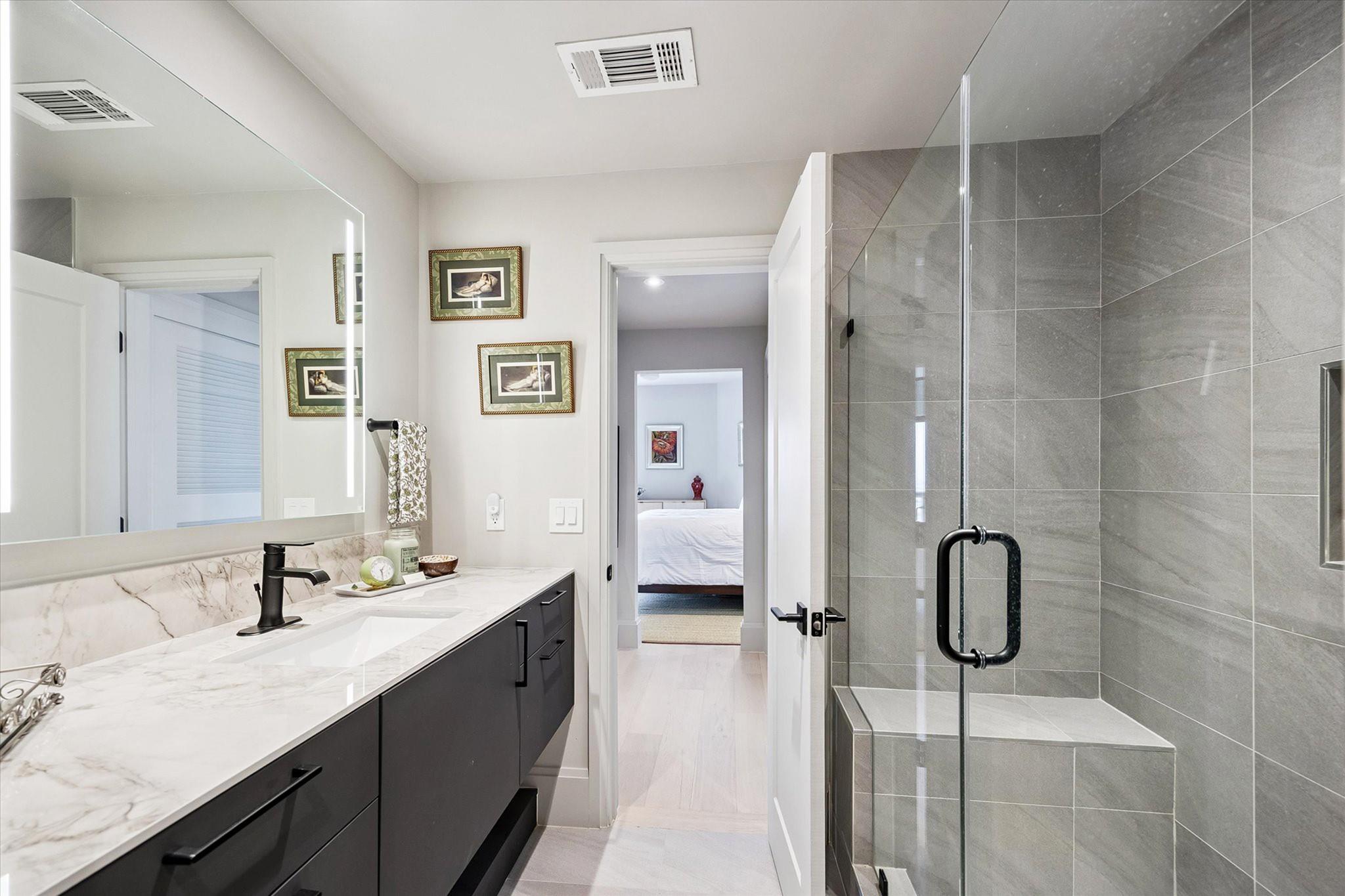 1701 Hermann Drive Unit: 22CE