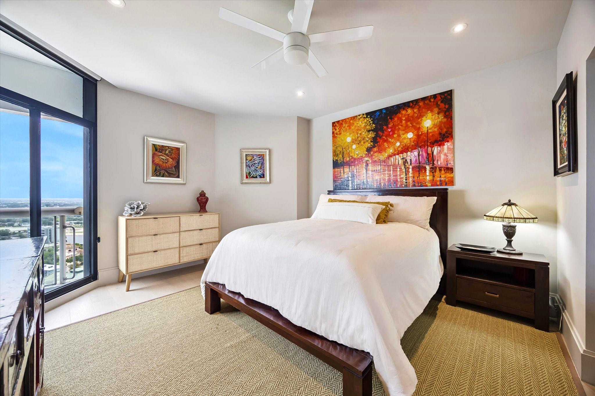 1701 Hermann Drive Unit: 22CE